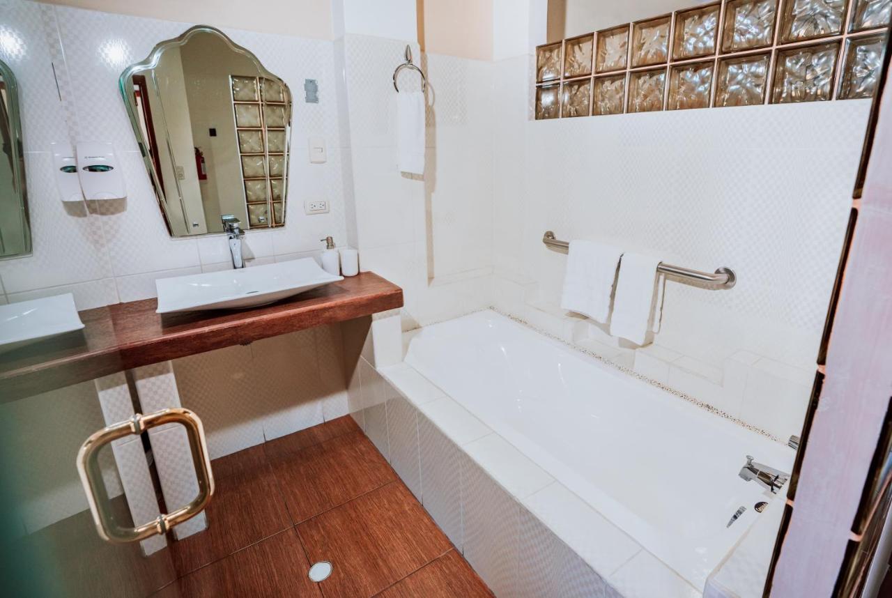 פורטו איורה Hotel Palace Galapagos מראה חיצוני תמונה