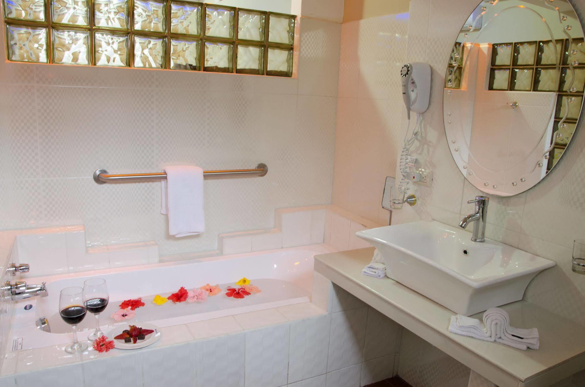 פורטו איורה Hotel Palace Galapagos מראה חיצוני תמונה